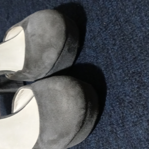 Michael Kors heels - Picture 2 of 11